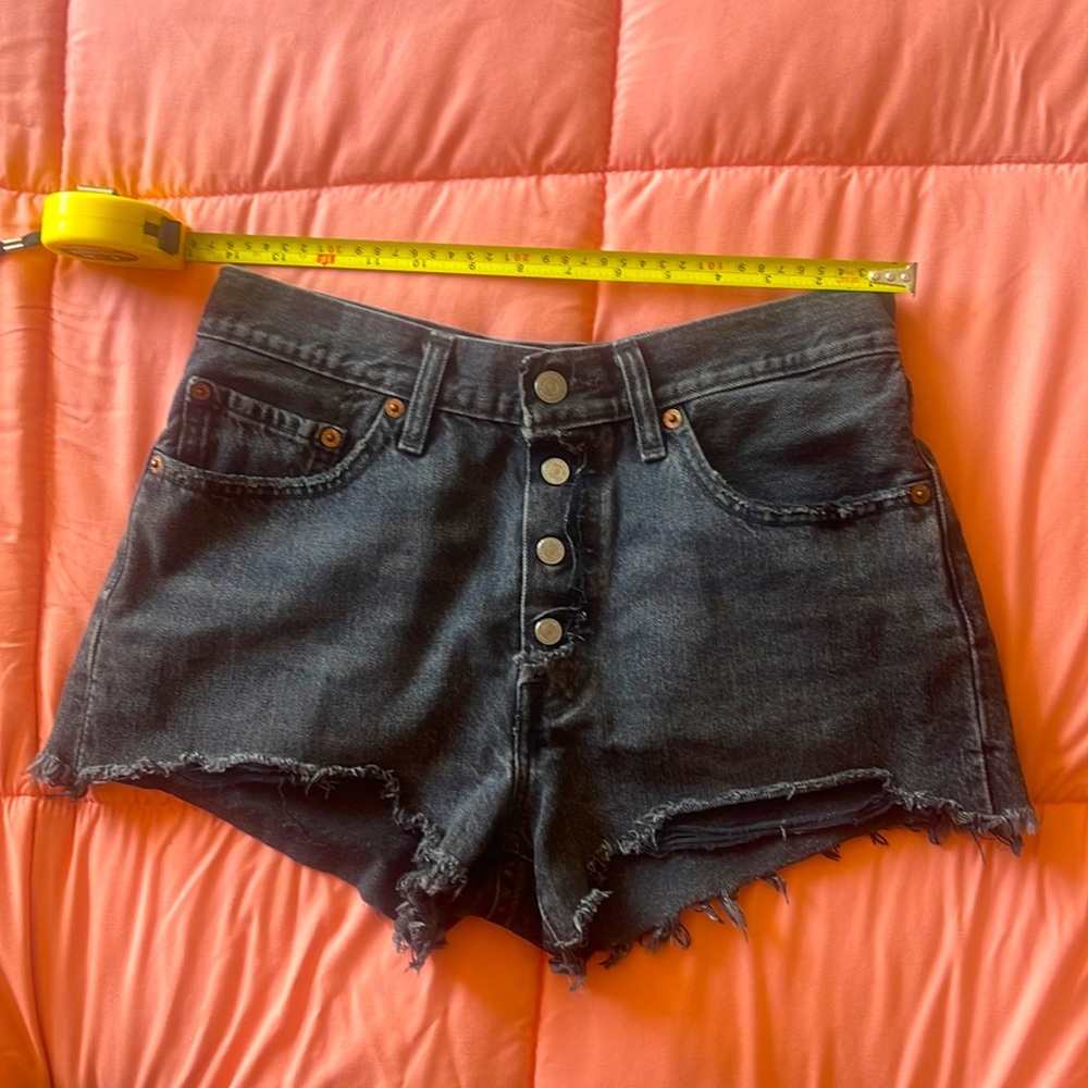 LEVI’S 501 Jeans Black Button Fly Cut off Raw Hem Denim Shorts Red Tab